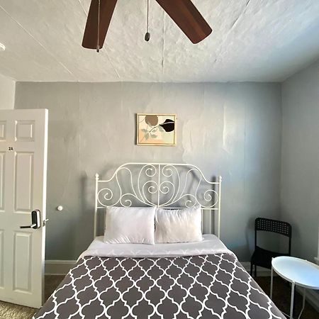 Clover 2900 - Apartment And Rooms With Private Bathroom Near Washington Ave South Philly 费城 外观 照片