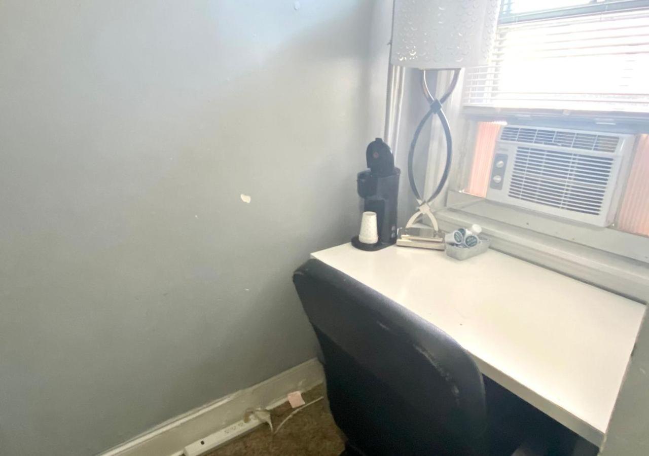Clover 2900 - Apartment And Rooms With Private Bathroom Near Washington Ave South Philly 费城 外观 照片