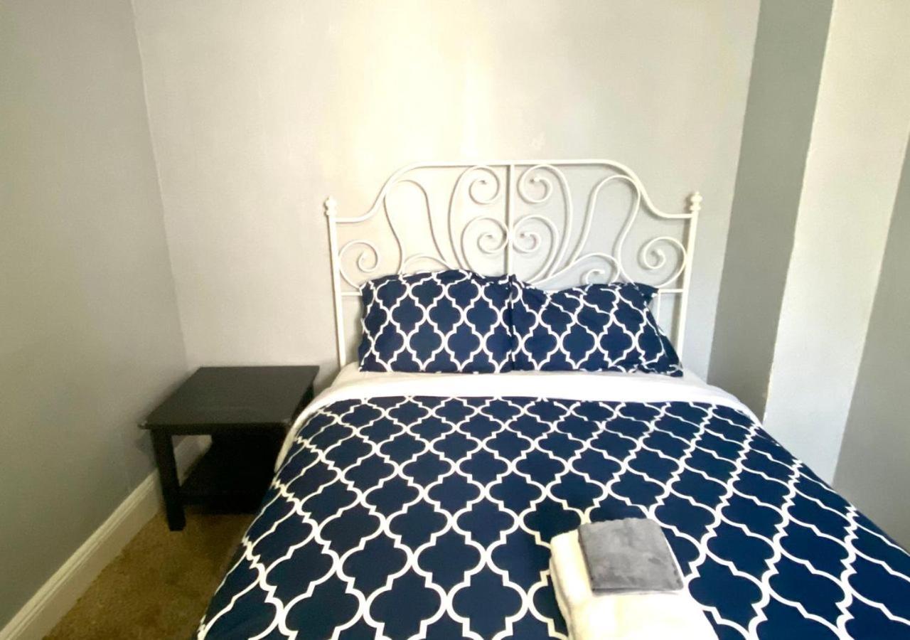 Clover 2900 - Apartment And Rooms With Private Bathroom Near Washington Ave South Philly 费城 外观 照片