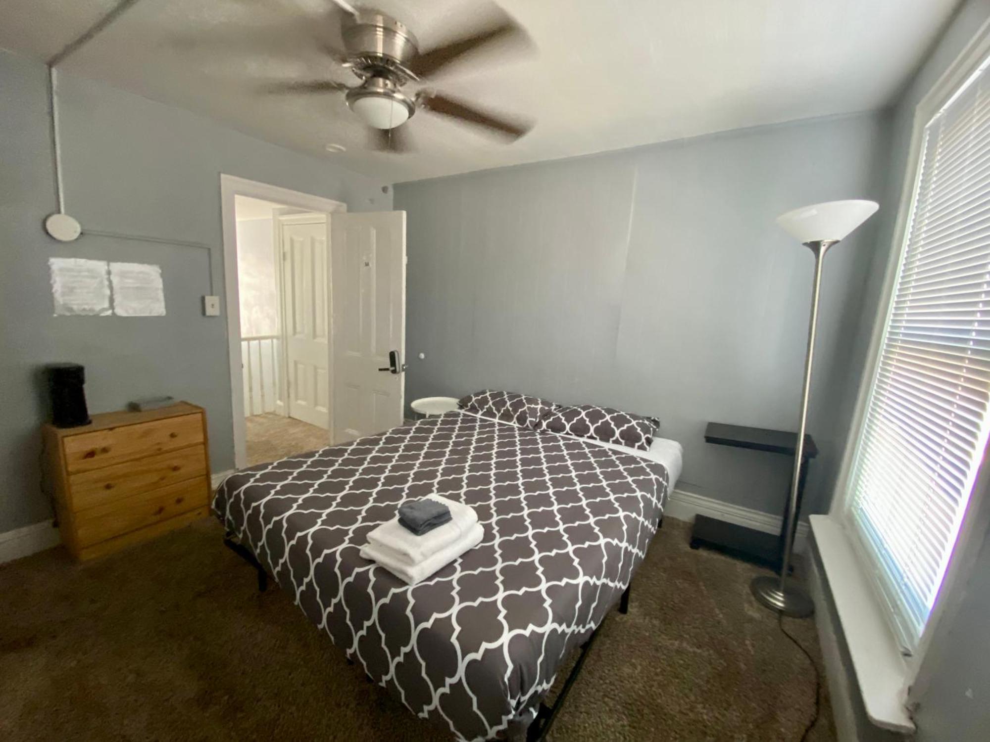 Clover 2900 - Apartment And Rooms With Private Bathroom Near Washington Ave South Philly 费城 外观 照片