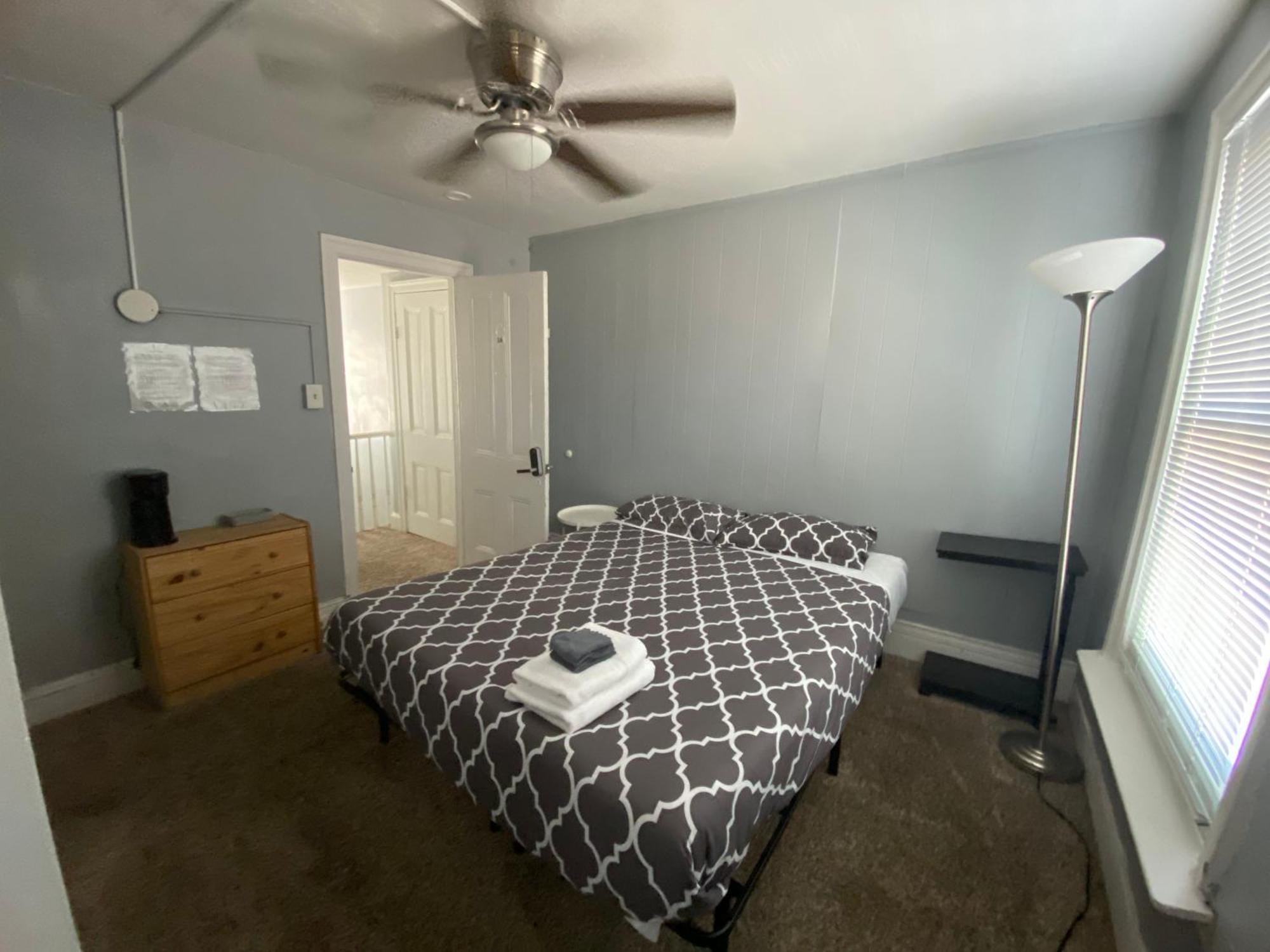Clover 2900 - Apartment And Rooms With Private Bathroom Near Washington Ave South Philly 费城 外观 照片