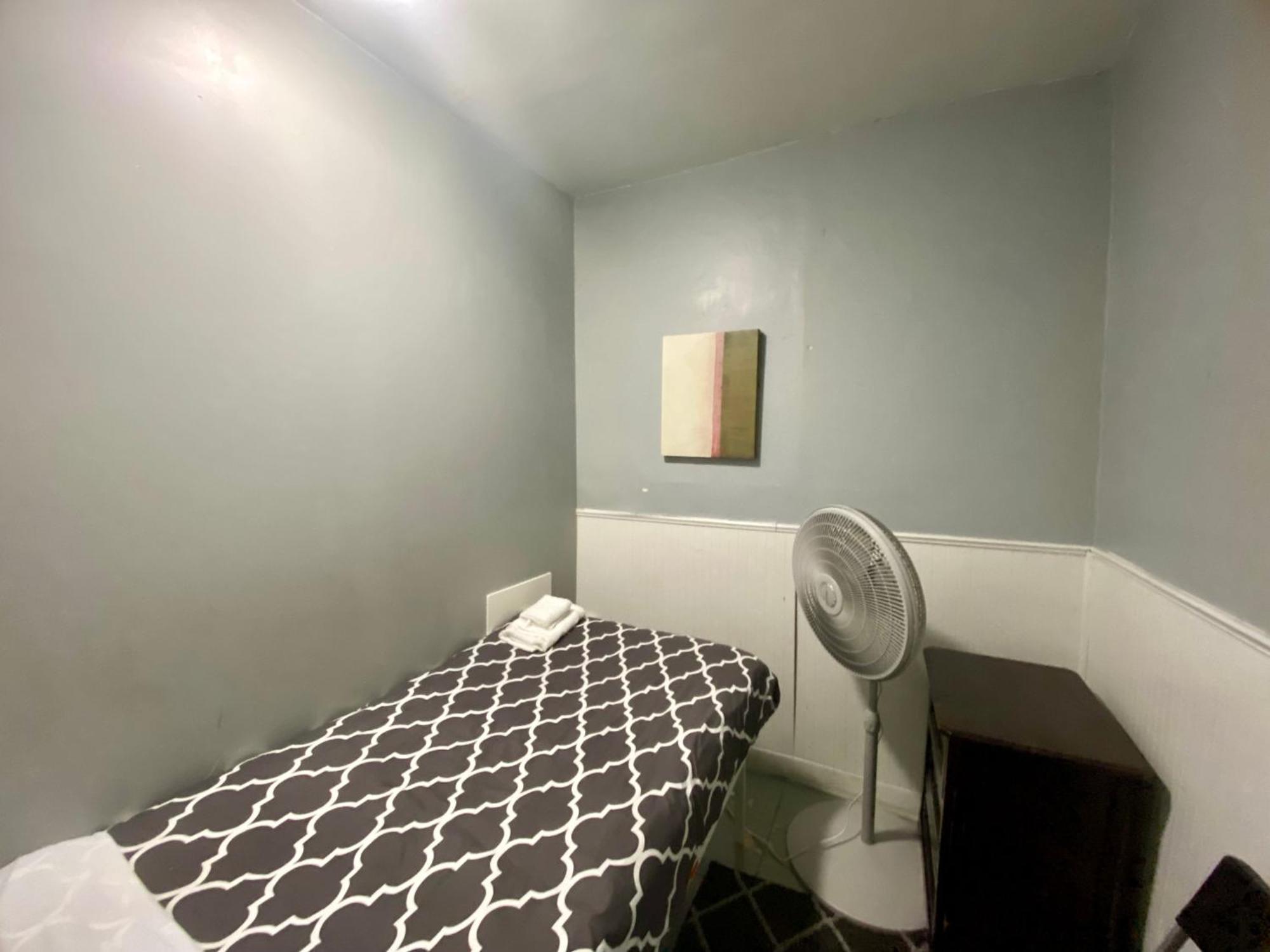 Clover 2900 - Apartment And Rooms With Private Bathroom Near Washington Ave South Philly 费城 外观 照片