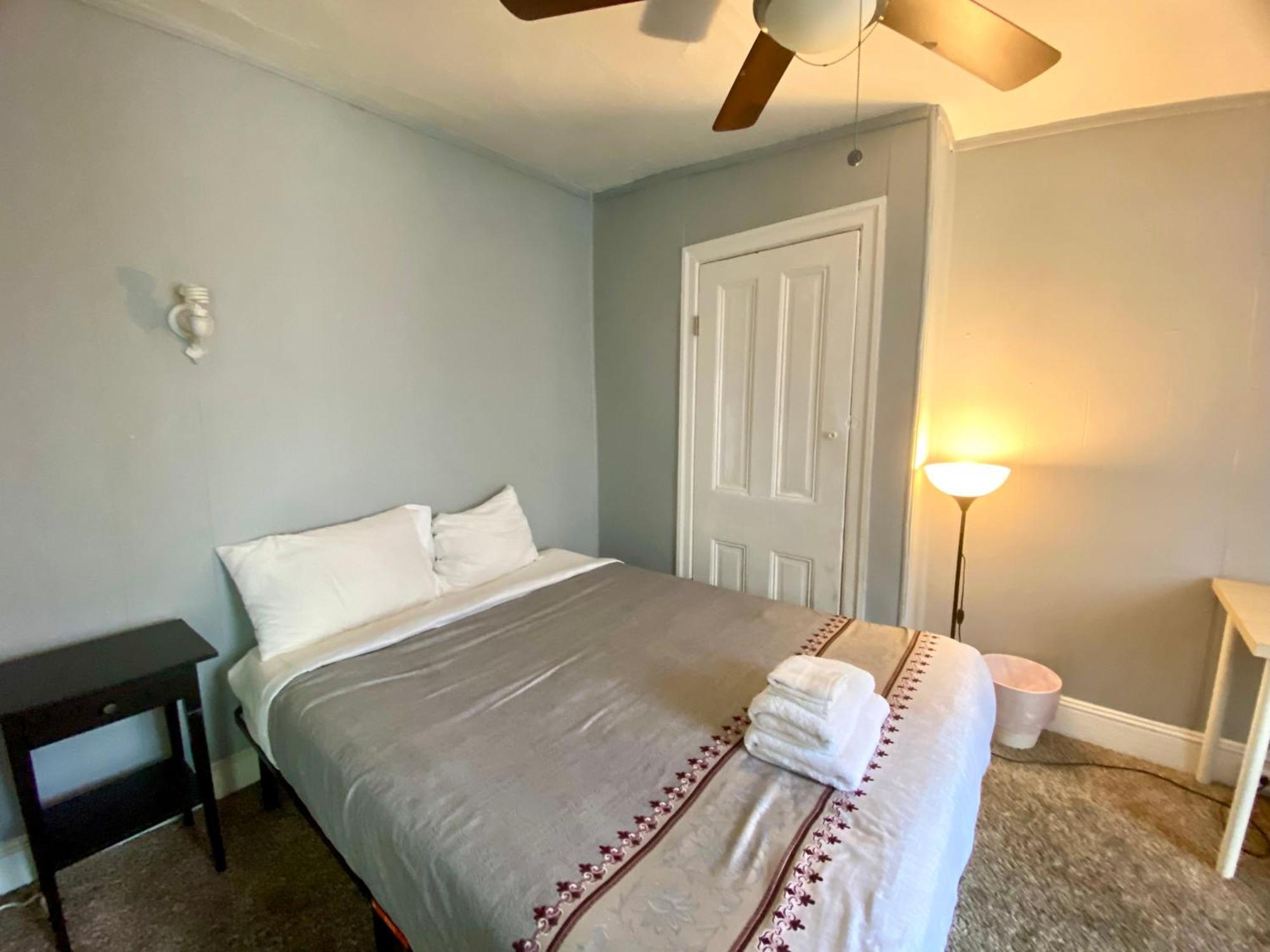 Clover 2900 - Apartment And Rooms With Private Bathroom Near Washington Ave South Philly 费城 外观 照片