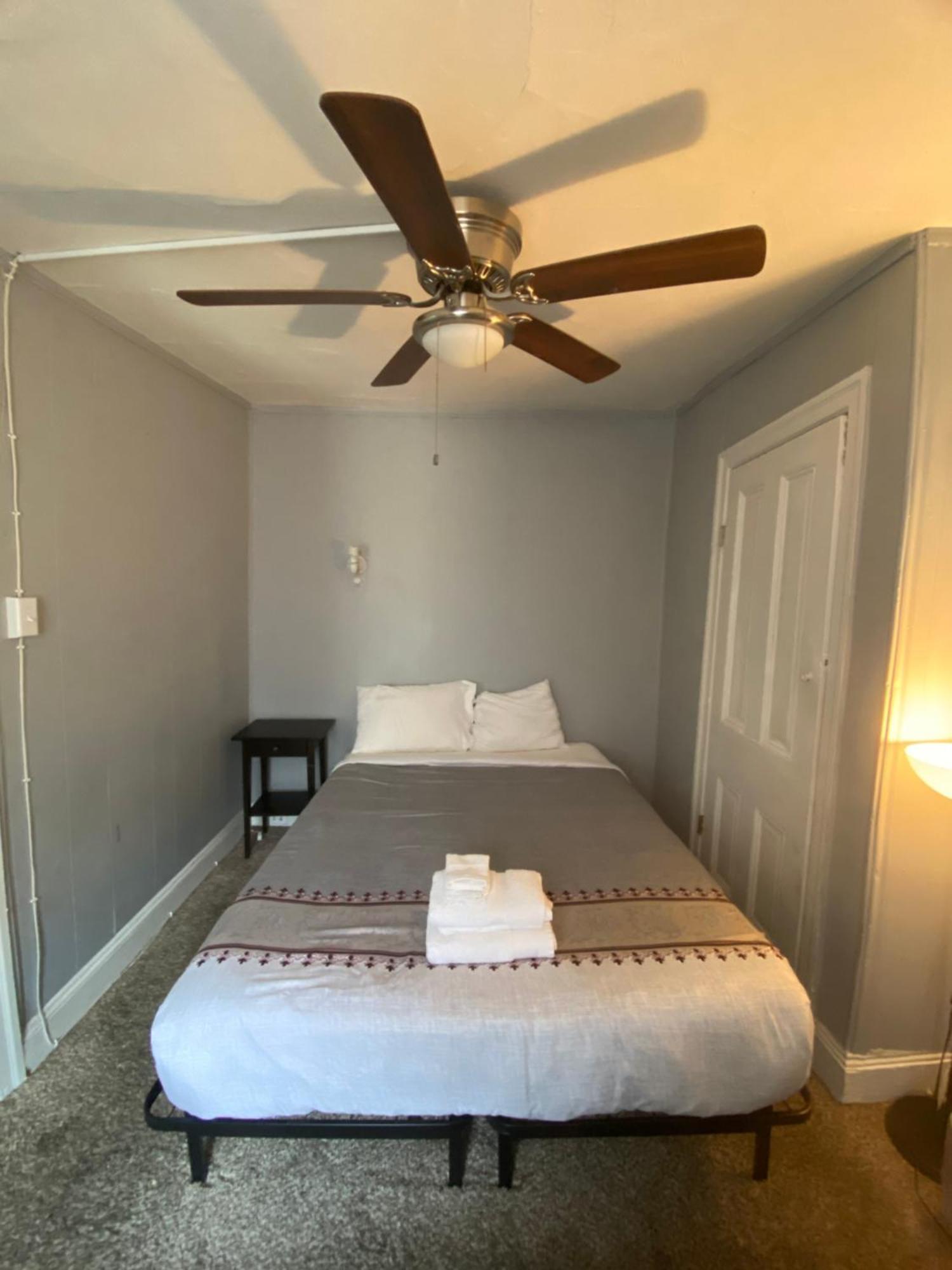 Clover 2900 - Apartment And Rooms With Private Bathroom Near Washington Ave South Philly 费城 客房 照片