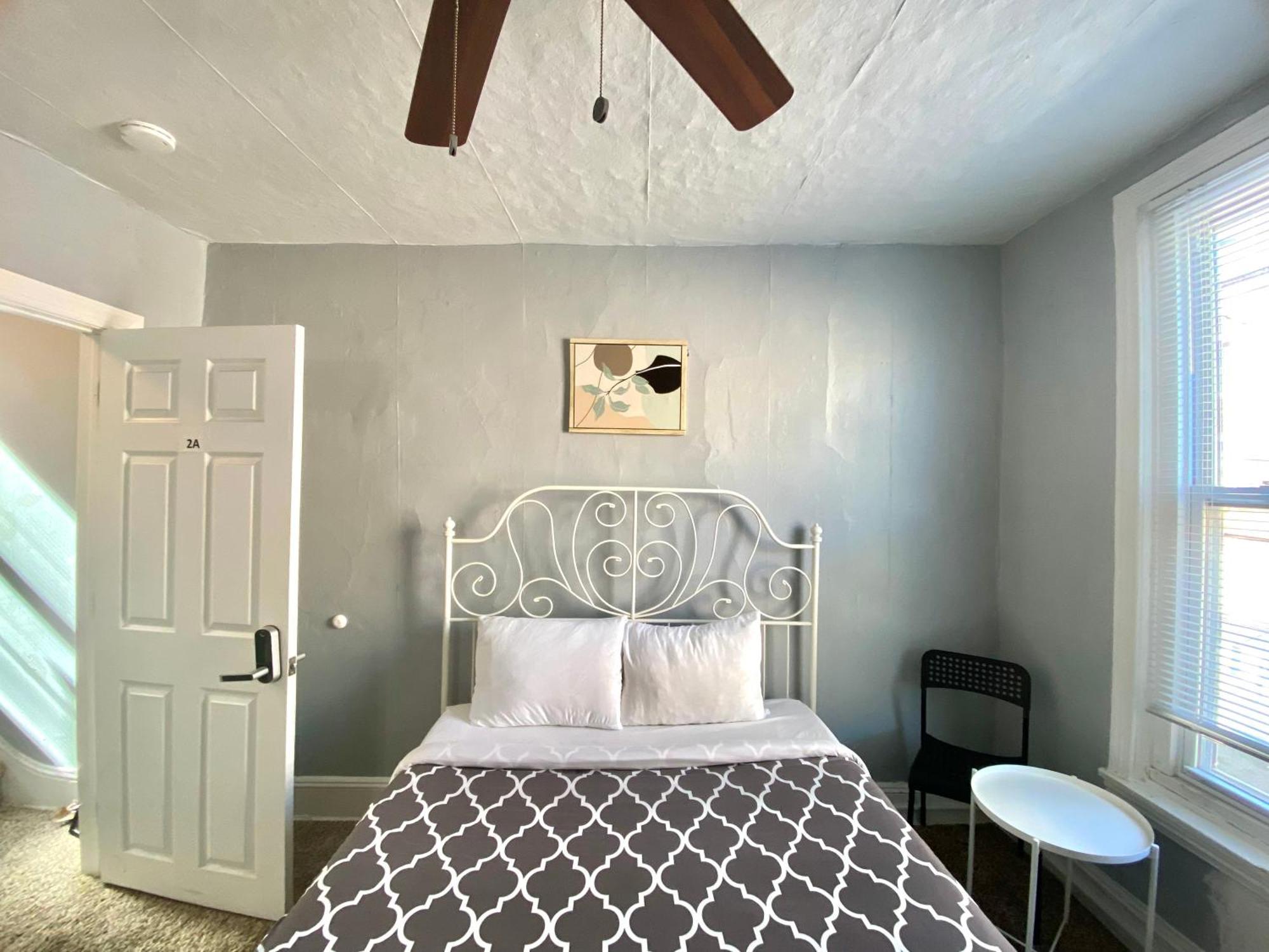 Clover 2900 - Apartment And Rooms With Private Bathroom Near Washington Ave South Philly 费城 外观 照片